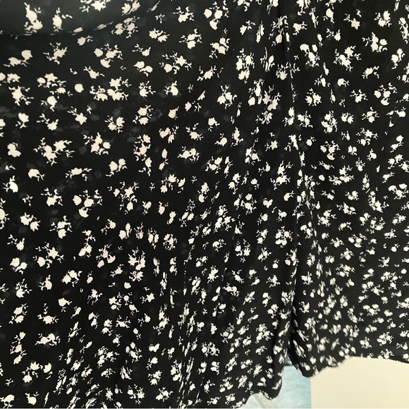 Zara’s Floral print summer midi dress in black and white. Size Large NWT - Picture 6 of 9